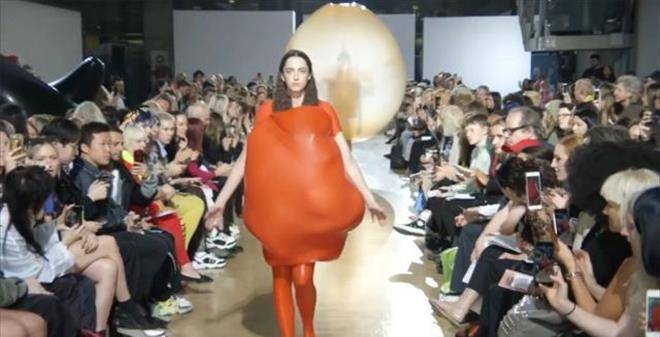 莱万多夫斯基回归赛场,问鼎冠军首场状态亮眼,RNG观众沸腾!的简单介绍 莱万多夫斯基回归赛场,问鼎冠军首场状态亮眼,RNG观众沸腾!的简单介绍