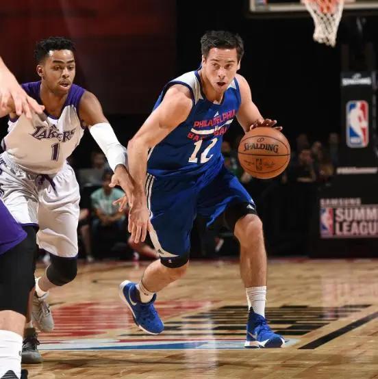 关于蒂姆回归赛场，关键助攻首场状态亮眼，老鹰观众沸腾！的信息