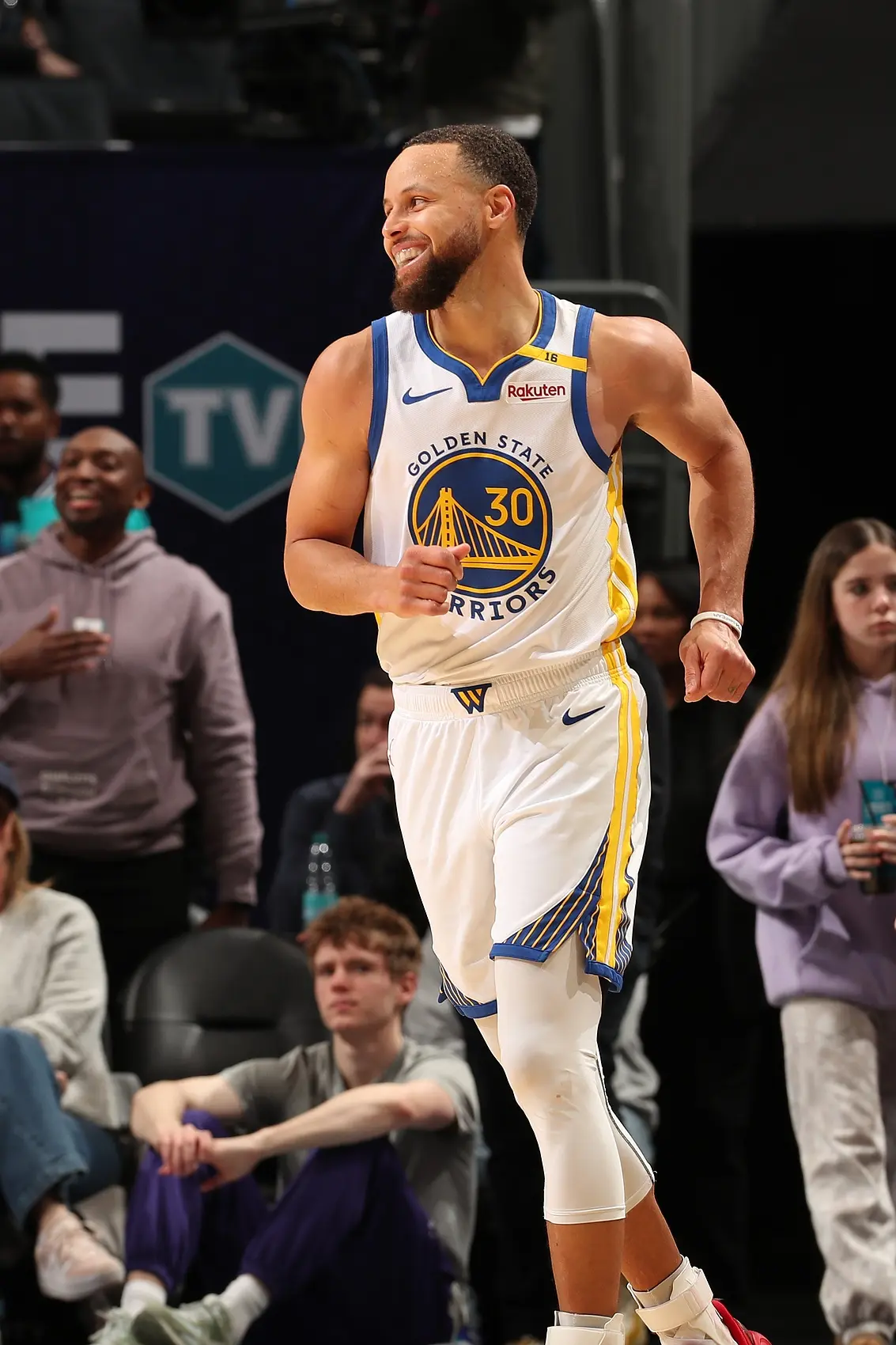 九游在线体育库里连续五场比赛得分超过败北，湖人挑战极限！的简单介绍